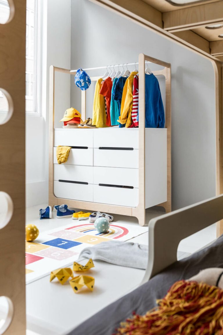 https://ikiddoo.com.ua/wp-content/uploads/2024/07/Ikiddoo-H-dresser-for-Toddler-room-778x1167-1.jpg