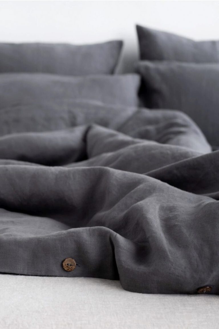 https://ikiddoo.com.ua/wp-content/uploads/2024/07/Ikiddoo-Stone-washed-Linen-Set-Dark-Grey-03-778x1167-1.jpg